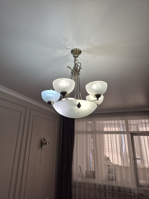 Люстра красивая  для зала