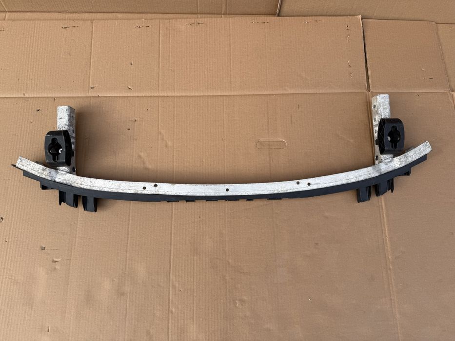 Греда за предна броня BMW G30