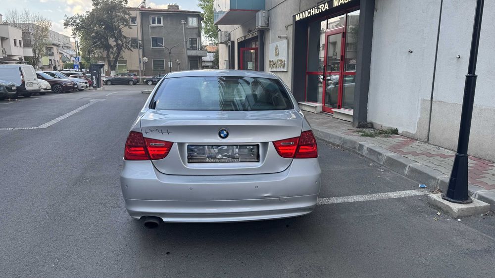 Vand BMW 318i LCI automat 2009