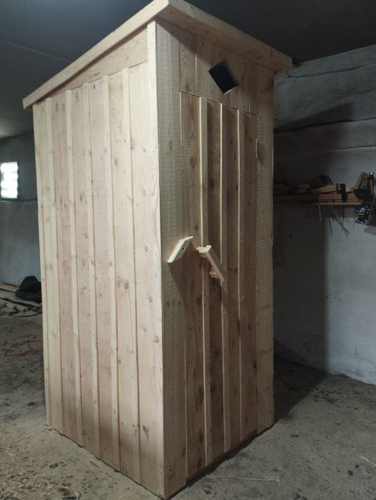 Уличные туалеты.