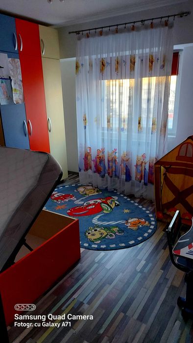 Apartament cu 3 camere, mobilat și utilat