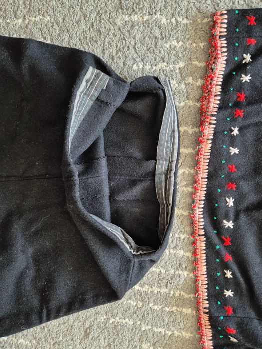 Костюмчето от баба:соц носталгия, ръчна изработка,вълна