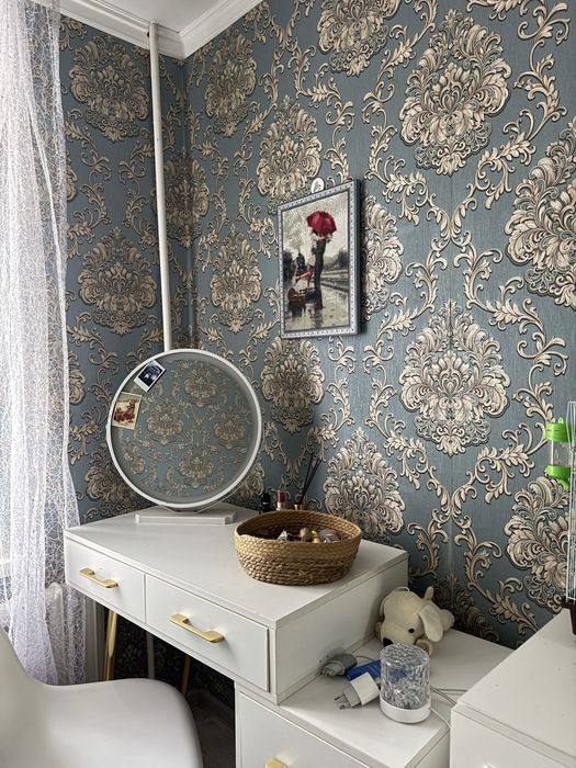 Туалетный столик с зеркалом