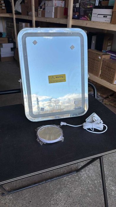 Oglinda de masa sau perete