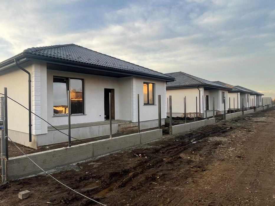 Case dispuse pe parter! Segment premium! Finisaje incluse in pret!