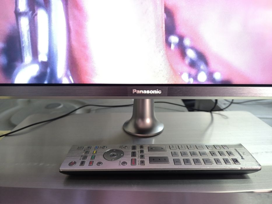 Телевизор Panasonic TX43GXX939 - смарт тв. 43 инча.