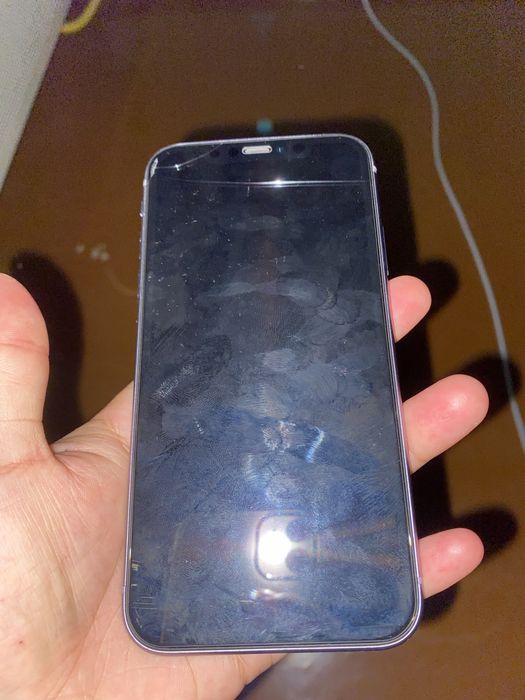 Iphone 11 sotiladi