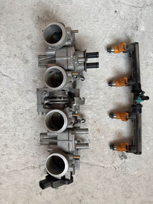 Дросели с инжектори за Honda CBF 600