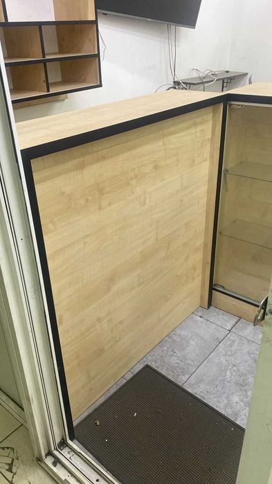 Продам мебель 2 стола + шкаф-полка