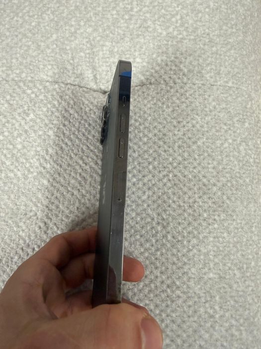 Iphone 13 PRO MAX (spatele este spart)