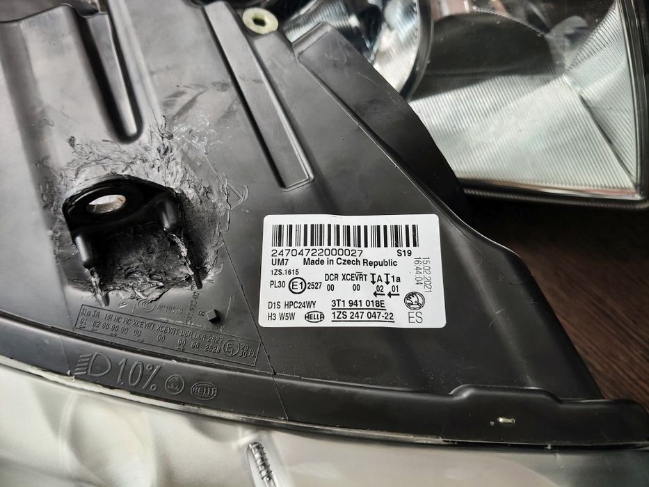 Far dreapta bi-xenon adaptiv Skoda Superb 2