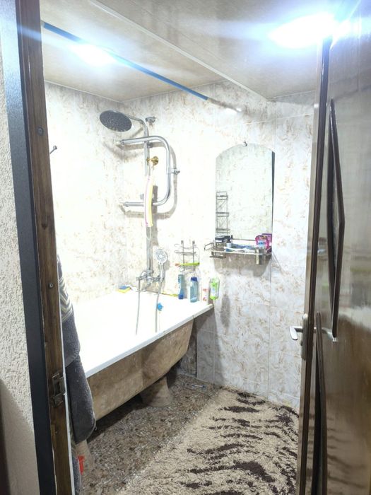 Продается квартира 1 комнатна переделаная в 2х 5я-станция метро