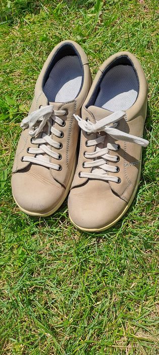 Продавам  ортопедични  маратонки  по   НЗОК.