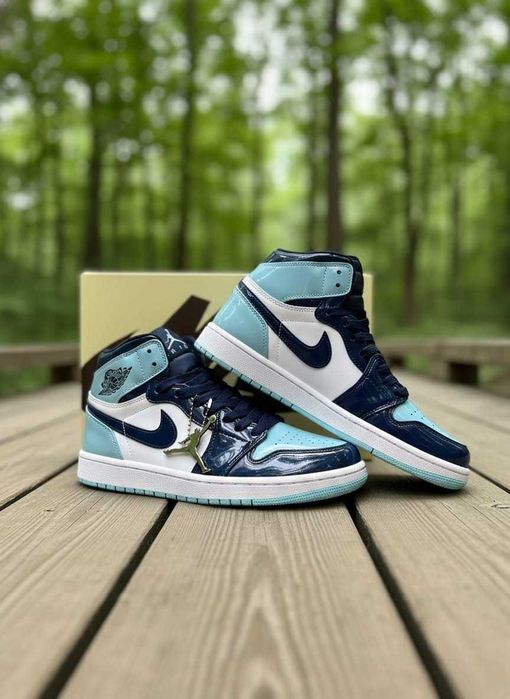 Jordan 1 Retro Mid UNC Patent