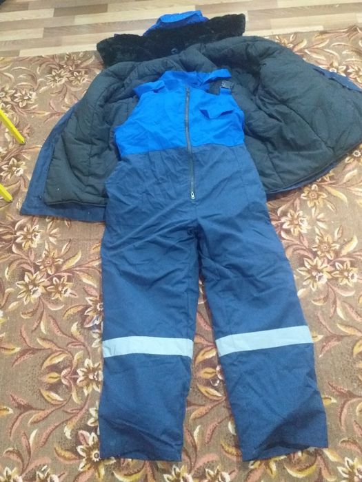 Продам зимний комбинезон, роба.