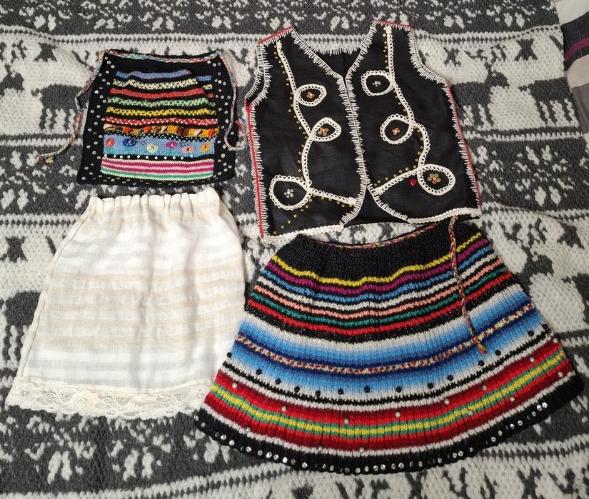 Носии за момичета, цената е за бройка.