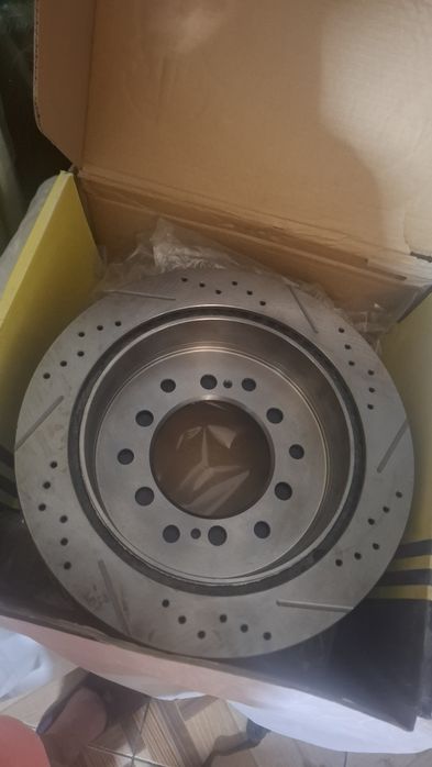 Тормозные диски (задние) тойота 4runner