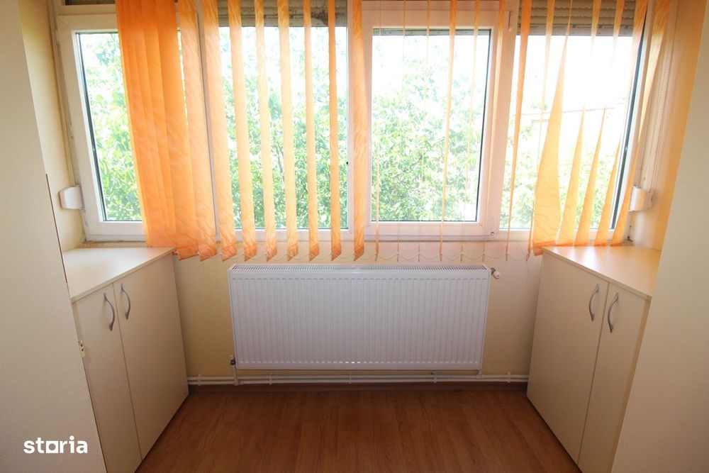 Vând apartament 2 camere în Hunedoara, zona Micro5-Bd. Dacia, et. 3...