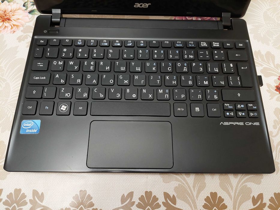 Лаптоп Acer Aspire One 756-877 с предпазен калъф