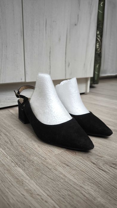 Кожаные черные туфли