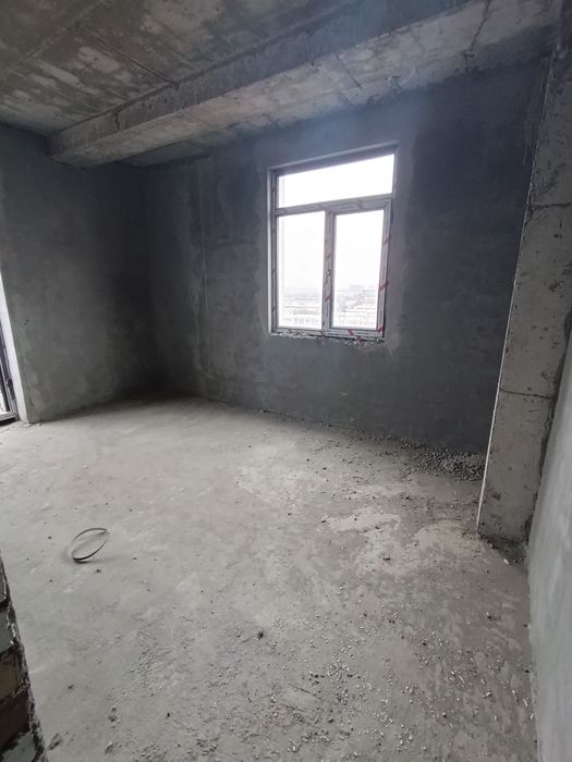 Продаётся 3-комнатная квартира в состоянии каробка, площадь 92 м²