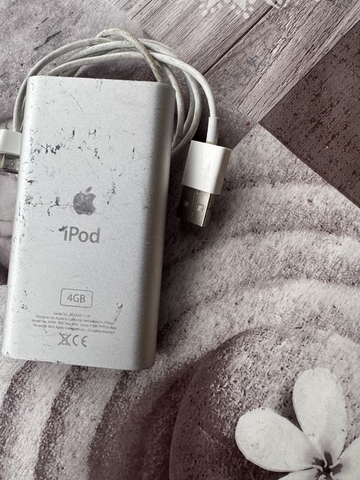 Apple iPod mini A1051 2nd Generation 4GB MP3 Player - Silver