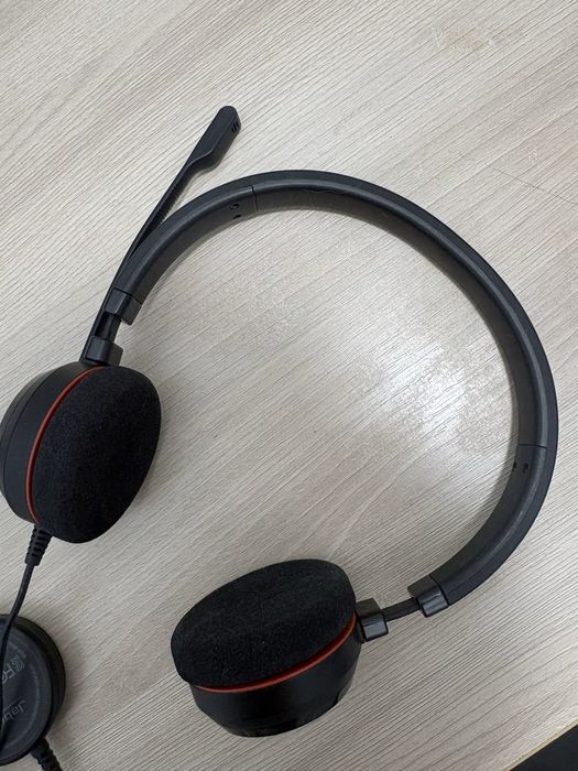 Jabra наушники.