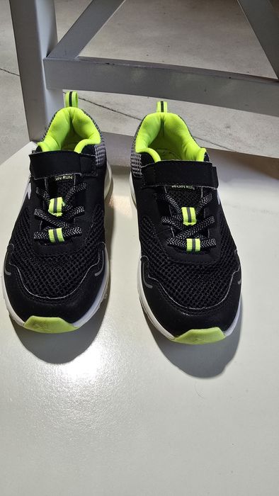 Vand adidasi numarul 33