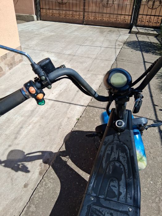 Vînd scuter electric
