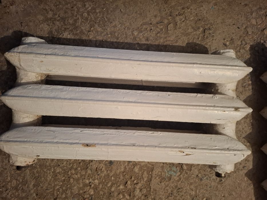 Продам чугунную батарею