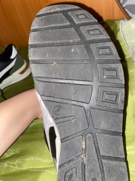 Продам кроссовки