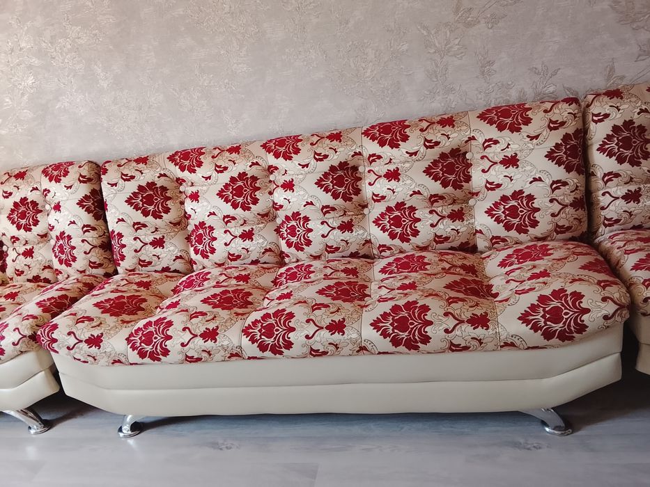 Продается диван и два кресла в гостиную