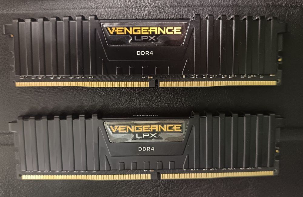 Vând Memorie RAM 16GB Dual Kit, Vengeance LPX, 3200Hz, CL16