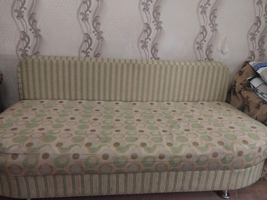 Диван продаётся.