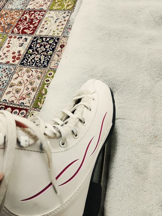 Продам фигурные коньки