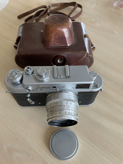 Продавам фотоапарат Зоркий-4