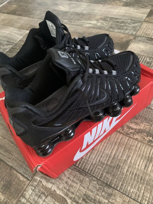 Adidasi nike shox