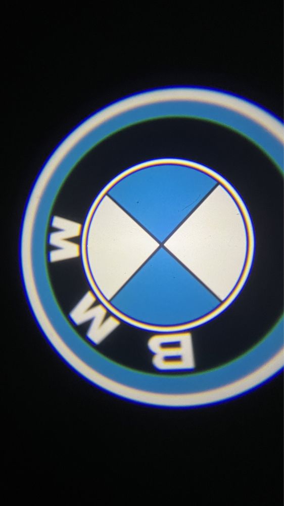 Врезные проекторы логотипа в двери авто