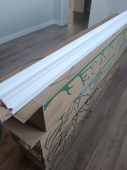 Продам плинтус потолочный