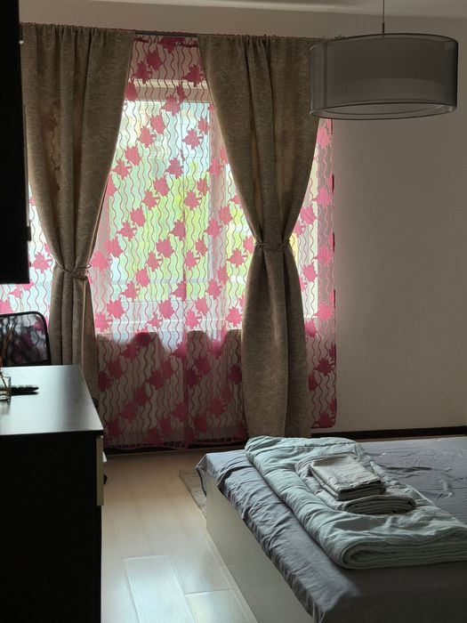 Închiriez apartament pentru Untold .