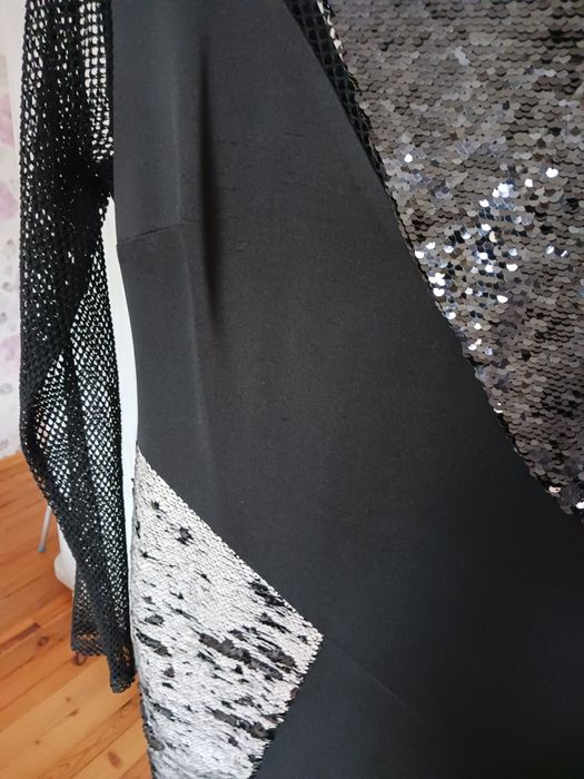 Официална черна рокля с преливащи се пайети