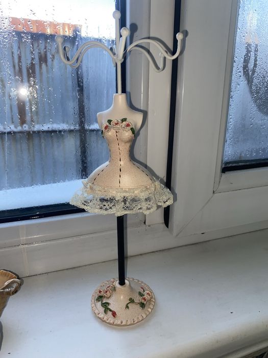 Вешалка для украшений