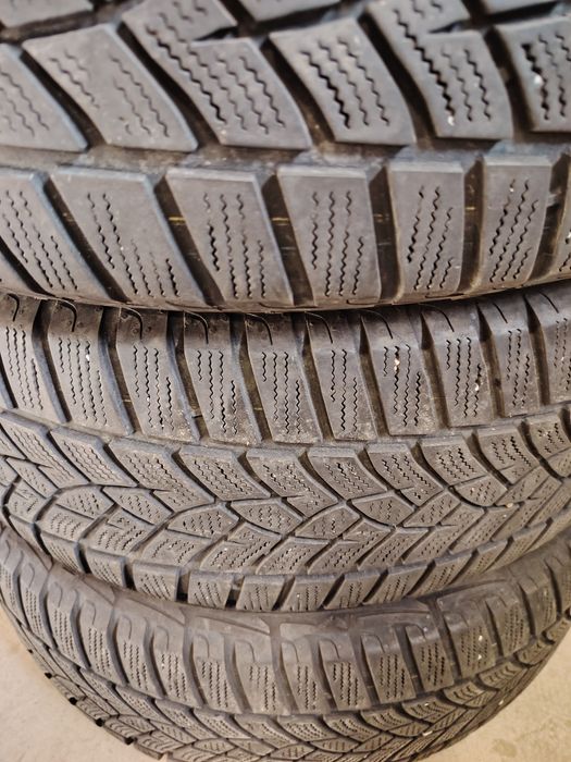 Cauciucuri iarna Goodyear 215 60 16