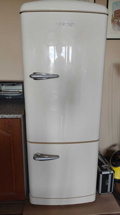 Ретро Хладилник Gorenje - с фризер, бежов