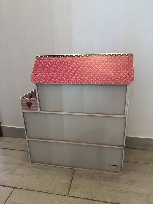 Casa din lemn pentru papusi cu mobilier