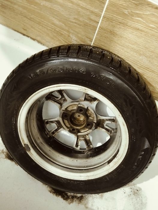 Продам шины зимние на 14