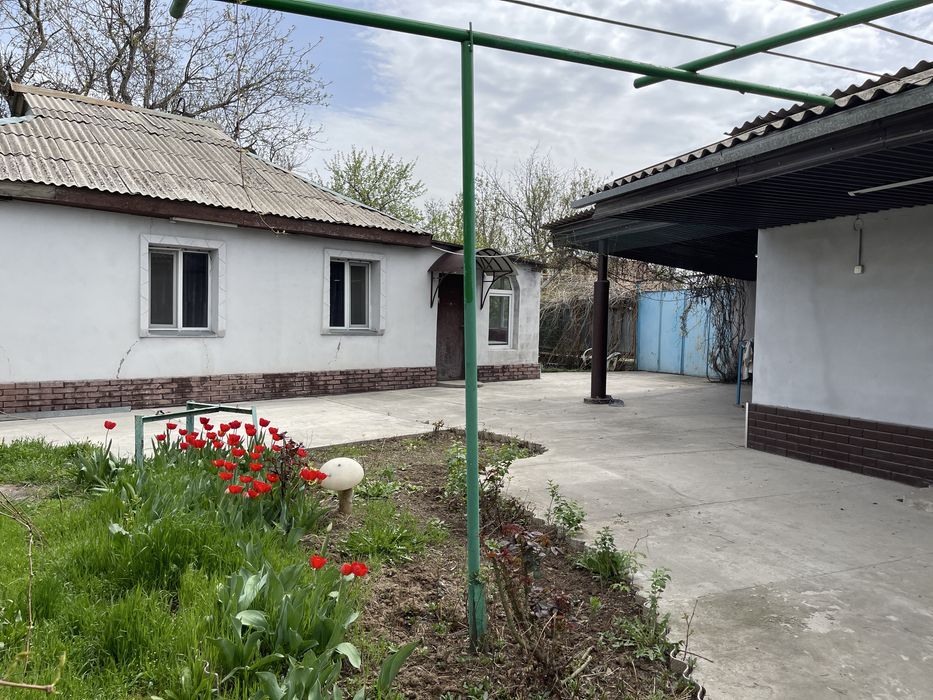 Дом с земельным учаском