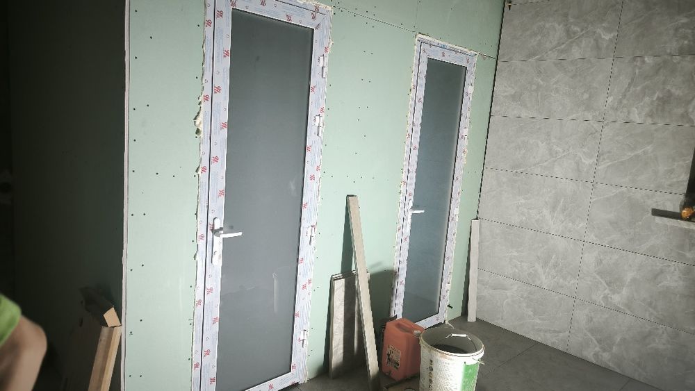 Продам двери алюминиевые.