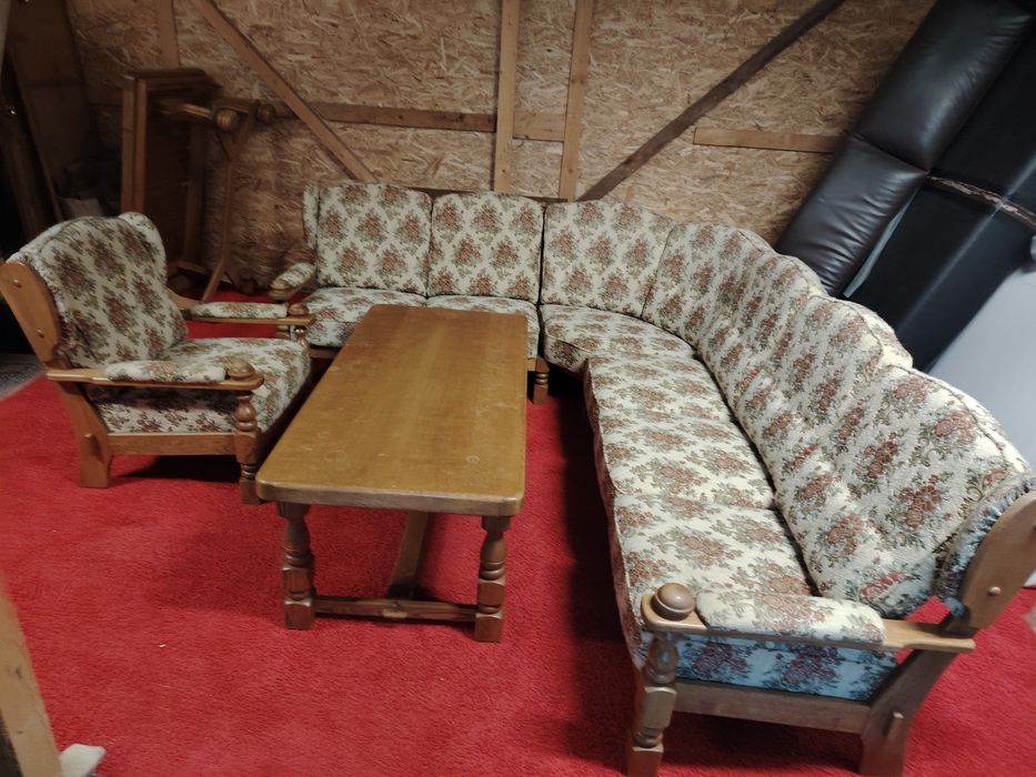 Set canapea cu masă și fotoliu