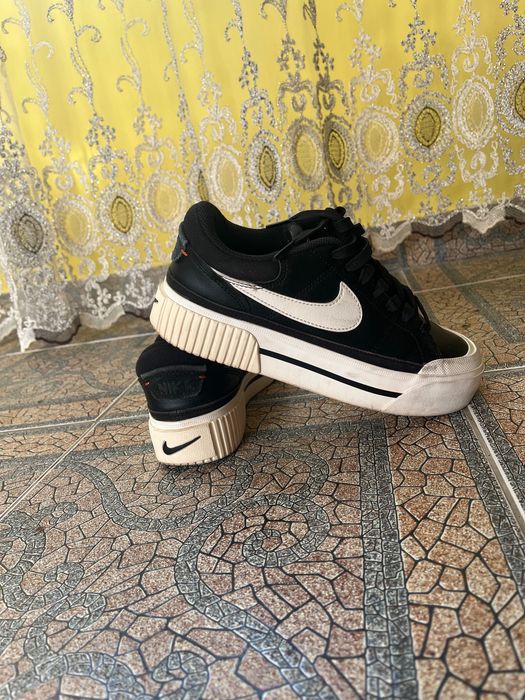Adidași Nike negri cu talpă înaltă
